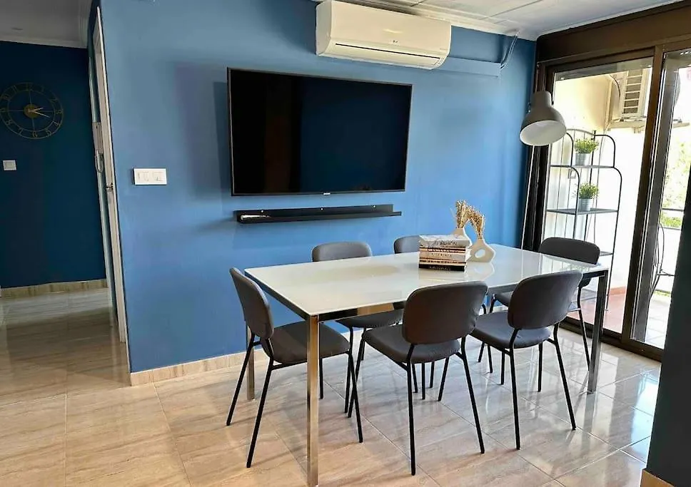 8 Min Walk To The Beach & 10 Min Walk To Convention Centre ! Barcelona Apartment