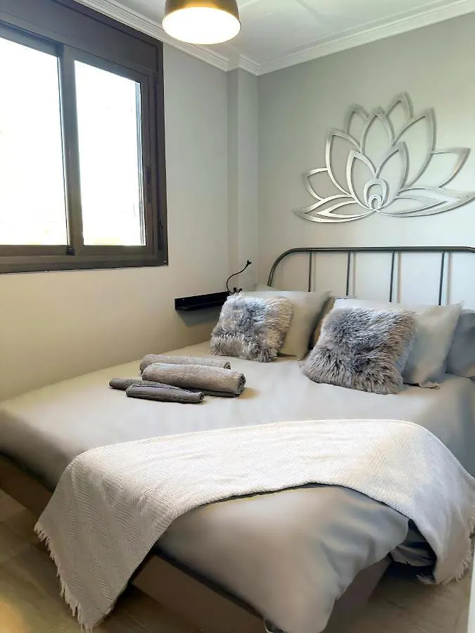 8 Min Walk To The Beach & 10 Min Walk To Convention Centre ! Barcelona 0*,