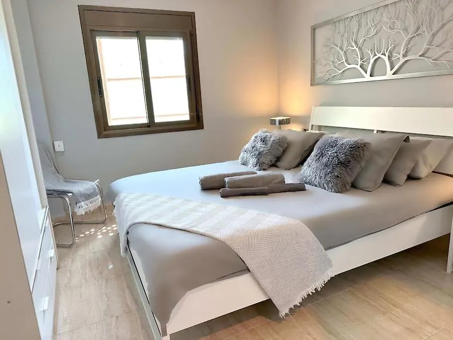 Apartment 8 Min Walk To The Beach & 10 Min Walk To Convention Centre ! Barcelona Spain