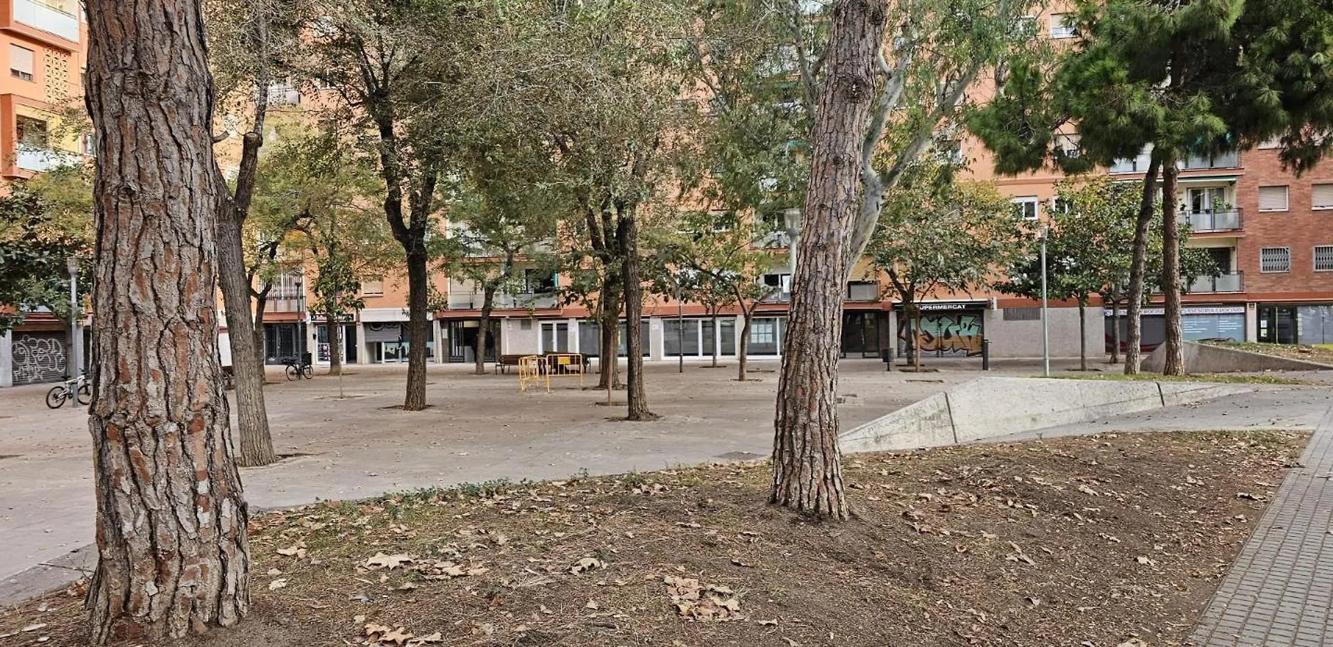 8 Min Walk To The Beach & 10 Min Walk To Convention Centre ! location
